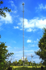Obraz premium Telecommunication tower against the blue sky