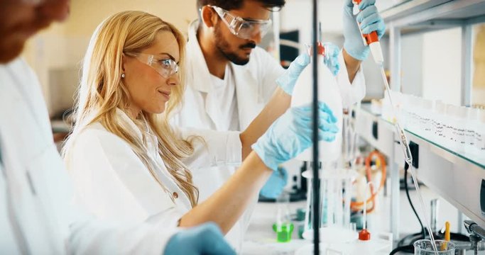 Group of chemistry students working in laboratory