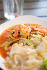 Stir fried noodles with boiled shrimp