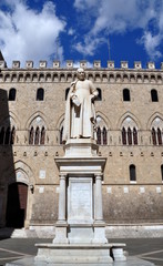Statue des Sallustio Bandini vor der Bank Monte dei Paschi di Siena  