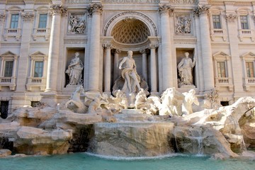 Fototapeta na wymiar Trevi Fountain with Roman Sculpture Architecture