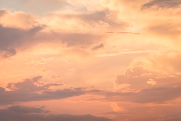Obraz premium 夕焼け色に染まる雲２