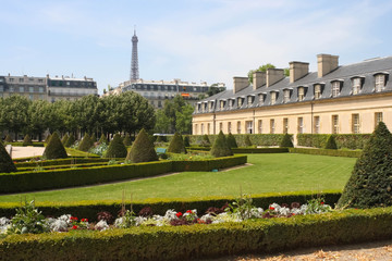 the garden in front of the Invalides in Paris