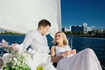 Naklejka premium couple in love on a yacht, wedding