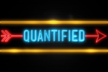 Obraz premium Quantified - fluorescent Neon Sign on brickwall Front view