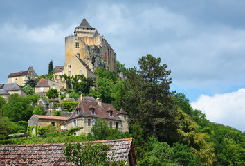 Fototapeta na wymiar Castel of Castelnaud-la-Chapelle overlooking the Dordogne river in France