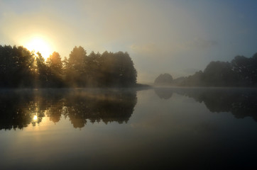 Fototapeta na wymiar morning lake fog misty