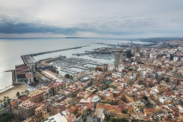 Obraz premium Widok z lotu ptaka Alicante z portem morskim, Costa Blanca, Hiszpania