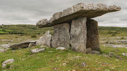 Schwere Stein Grabstätte in Irland