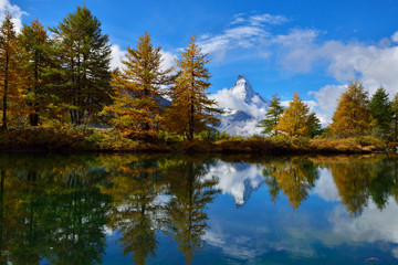 Fototapeta na wymiar Matterhorn in autumn colors