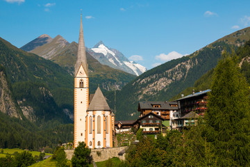 Fototapeta premium Heiligenblut town under the Grossglockner mountain in Hohe Tauern national park