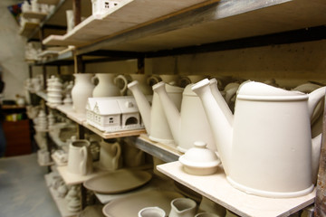 A pottery. A lot of different dishes that are ready for roasting.