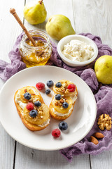 Toasts with pear, cream cheese, nuts and honey.