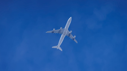 Avion dans le ciel