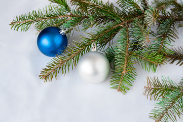Fototapeta na wymiar Blue and silver ball on a spruce branch