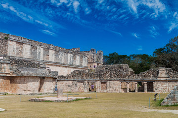 Obraz premium Nun's Quadrangle (Cuadrangulo de las Monjas) building complex and the Pyramid of the Magician (Piramide del adivino) at the ruins of the ancient Mayan city Uxmal, Mexico