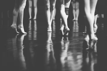 Deurstickers benen van jonge dansers ballerina& 39 s in de klas klassieke dans, ballet, thailand © 22August