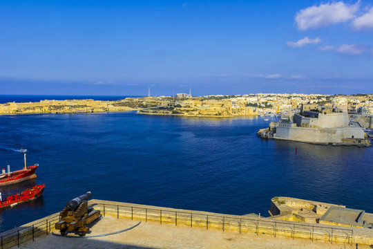 Cannon guarding port of Malta.
