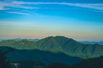 神戸、六甲山を遠く眺望する・山波み