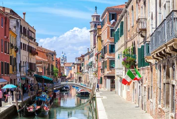 Photo sur Plexiglas Venise Vue du canal coloré à Venise au matin ensoleillé, Italie.