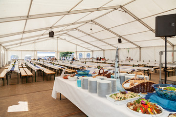 Festzelt mit Buffet - obrazy, fototapety, plakaty