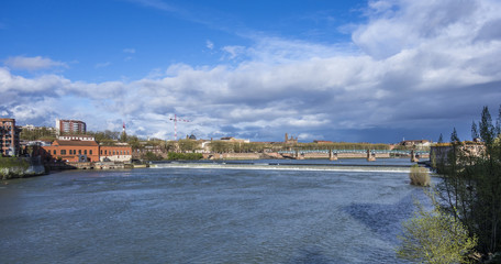 Obraz premium panoramic view to skyline of Toulouse