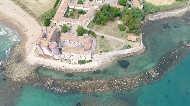 Vista aerea del castello di Santa severa a Roma. bellissima fortezza sul mare