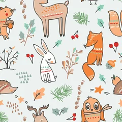 Behang Leuk dierlijk naadloos patroon. Vector illustratie. met vos, eland, hert, konijn, egel, uil en een kleine eekhoorn in een bos. © Maria Galybina