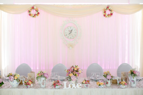 wedding table decoration with flowers