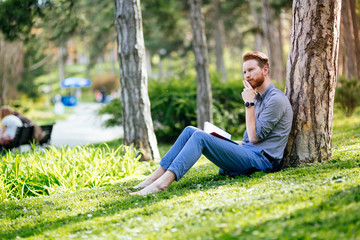 Naklejka na ściany i meble Student studying in park