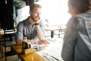 Obraz premium Couple dating in restaurant