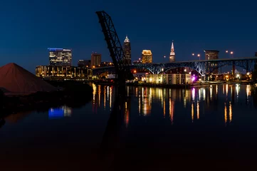 Foto op Plexiglas Blue / Golden Hour / Sunset - Cleveland, Ohio Skyline with Bridges © Sherman Cahal