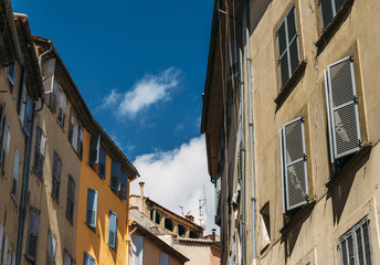 Fototapeta na wymiar Provencal facade in the south of France