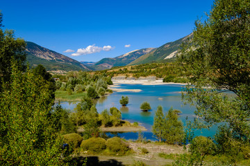 Fototapeta na wymiar Vue sur la rivière Le Verdon prés du village de Saint-André-les-Alpes, France, Alpes de Haute Provence.