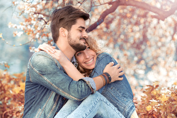Fototapeta premium Cute couple in the park on a sunny day.