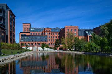 Budynki zrewitalizowanej zabytkowej fabryki © Senatorek