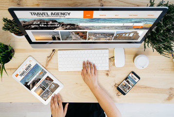 travel agency website website overhead devices - obrazy, fototapety, plakaty