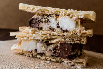 Halva ice cream sandwich / Kagit helva arasi dondurma.
