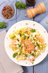 tagliatelle with cream and shrimp