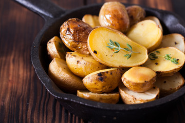 Baked spicy potatoes with thyme on parchment