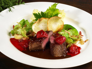 Rehrücken mit Rosenkohl und Kartoffelpüree