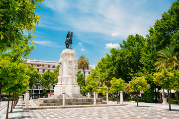 Fototapeta premium Monument to King Saint Ferdinand at New Square Plaza Nueva in S