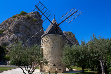 moulin de Pierrelatte © ALF photo