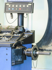 Tyre fitting equipment