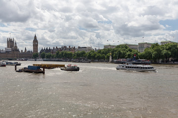 Fototapeta premium Skyline London with Thames, Big Ben and Houses of Parliament