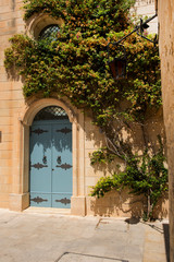 Fototapeta na wymiar Blue door on the streets of Mdina, Malta