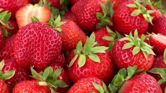 Rotating Strawberries (seamless loopable 4K UHD footage)