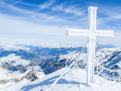Österreich, Salzburg, Stubach, Kreuz am Kitzsteinhorn-Gipfel