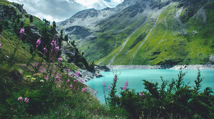 Majestic mountain lake in Switzerland. - obrazy, fototapety, plakaty