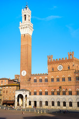 Fototapeta na wymiar The Palazzo Publico at Piazza del Campo on the city of Siena, Italy